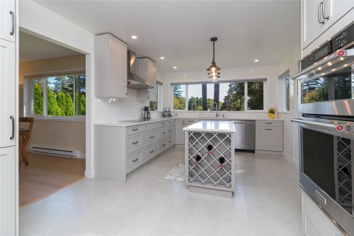 779 Menawood Pl, Saanich, BC 