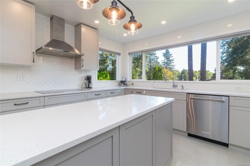 779 Menawood Pl, Saanich, BC 