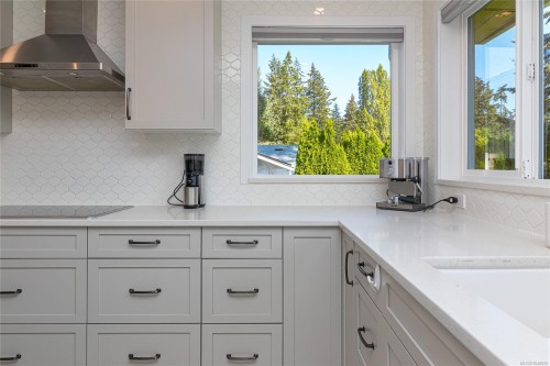 779 Menawood Pl, Saanich, BC 