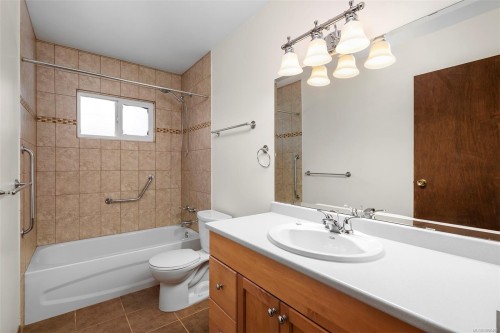 1456 Dogwood Ave, Comox, BC 
