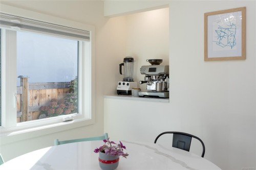 9646 Fifth St, Sidney, BC 