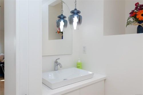 9646 Fifth St, Sidney, BC 