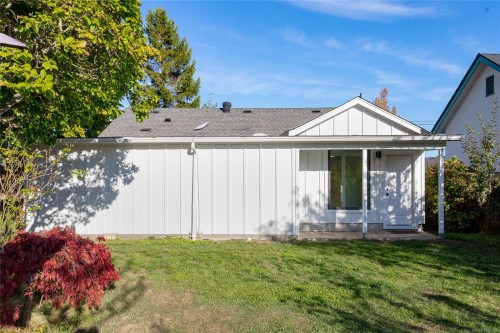 9646 Fifth St, Sidney, BC 