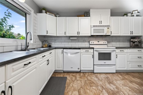 2149 Murrelet Dr, Comox, BC 