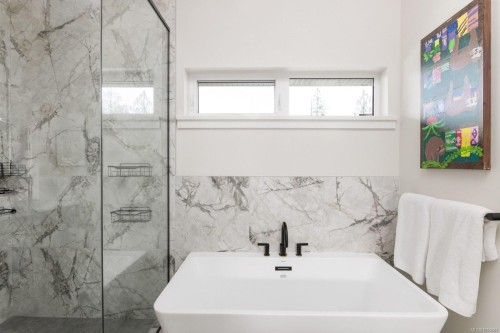 10900 Greenpark Dr, North Saanich, BC 