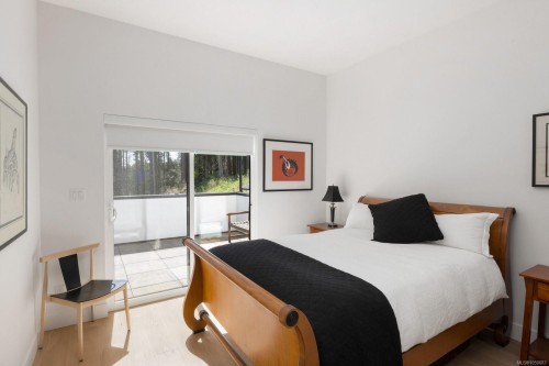 10900 Greenpark Dr, North Saanich, BC 
