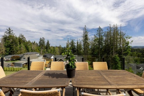 10900 Greenpark Dr, North Saanich, BC 
