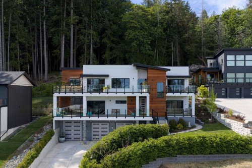 10900 Greenpark Dr, North Saanich, BC 