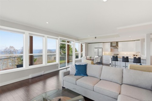 #204-439 College Rd, Qualicum Beach, BC 