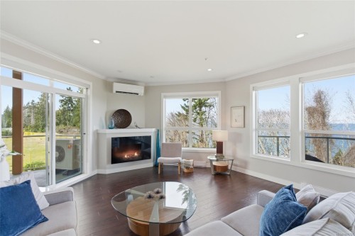 #204-439 College Rd, Qualicum Beach, BC 