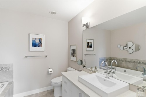 #204-439 College Rd, Qualicum Beach, BC 