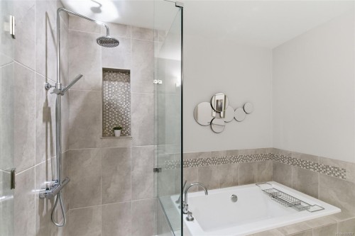 #204-439 College Rd, Qualicum Beach, BC 