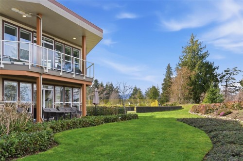 #204-439 College Rd, Qualicum Beach, BC 