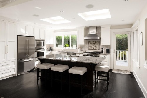 1033 Monterey Ave, Oak Bay, BC 