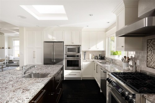 1033 Monterey Ave, Oak Bay, BC 