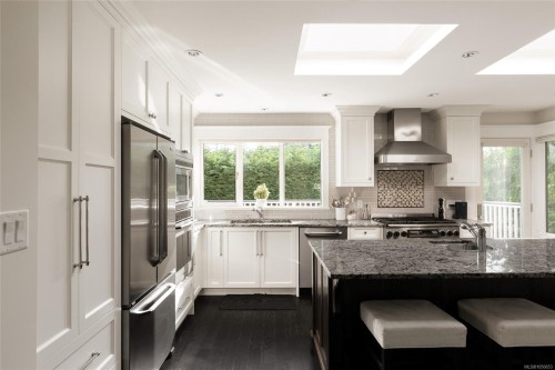 1033 Monterey Ave, Oak Bay, BC 