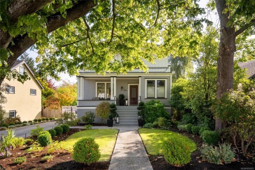 1033 Monterey Ave, Oak Bay, BC 