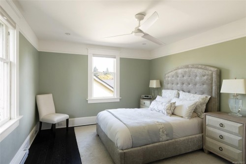 1033 Monterey Ave, Oak Bay, BC 