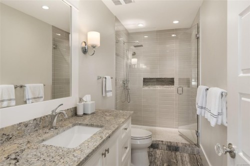 1033 Monterey Ave, Oak Bay, BC 