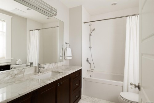 1033 Monterey Ave, Oak Bay, BC 