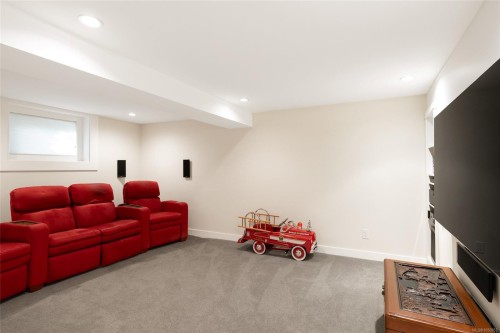 1033 Monterey Ave, Oak Bay, BC 