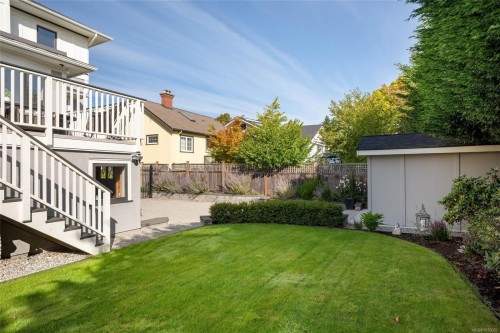 1033 Monterey Ave, Oak Bay, BC 