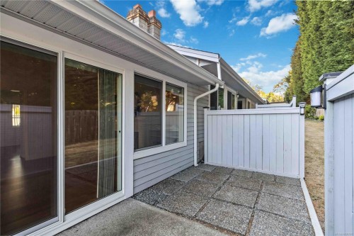 #9-3966 Cedar Hill Cross Rd, Saanich, BC 