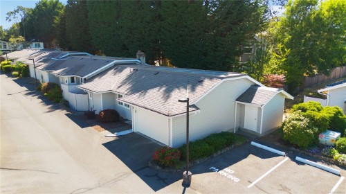 #9-3966 Cedar Hill Cross Rd, Saanich, BC 