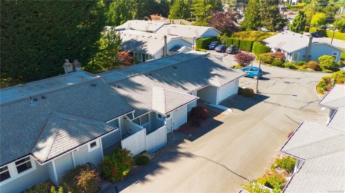 #9-3966 Cedar Hill Cross Rd, Saanich, BC 
