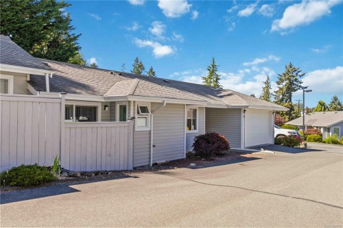 #9-3966 Cedar Hill Cross Rd, Saanich, BC 