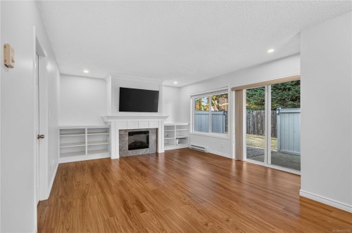 #9-3966 Cedar Hill Cross Rd, Saanich, BC 