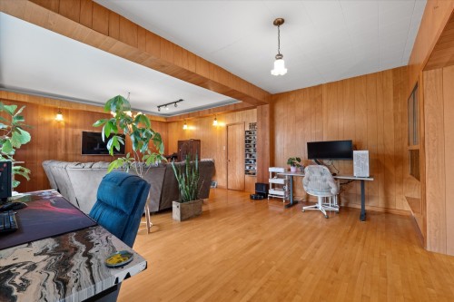 Salon - 302 Rue Langevin, Saint-Odilon-De-Cranbourne, QC 