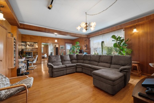 Salon - 302 Rue Langevin, Saint-Odilon-De-Cranbourne, QC 