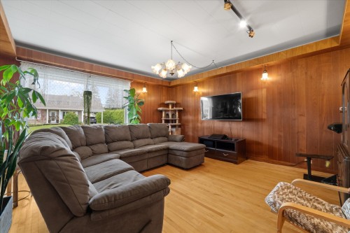 Salon - 302 Rue Langevin, Saint-Odilon-De-Cranbourne, QC 