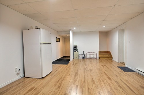 Salle familiale - 220 Rue Nicolas-Viel, Magog, QC 
