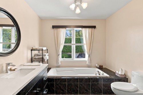 Salle de bains - 6343 Rue Antoine-Manseau, Longueuil (Saint-Hubert), QC 