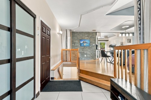 Hall d'entrée/Vestibule - 6343 Rue Antoine-Manseau, Longueuil (Saint-Hubert), QC 