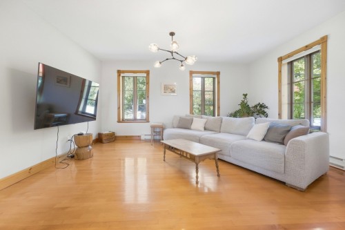 Salon - 8754 Av. Royale, Château-Richer, QC 