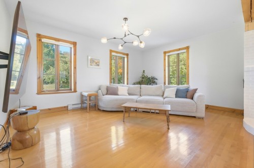 Salon - 8754 Av. Royale, Château-Richer, QC 