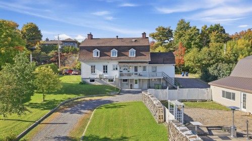 Cour - 8754 Av. Royale, Château-Richer, QC 