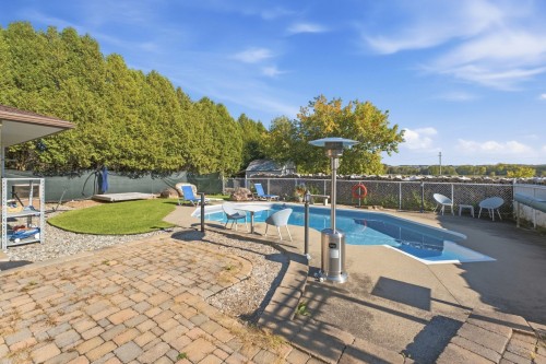 Piscine - 8754 Av. Royale, Château-Richer, QC 