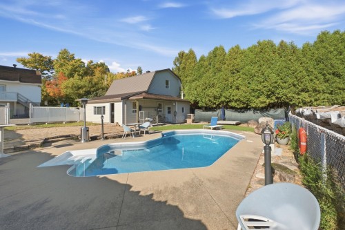 Piscine - 8754 Av. Royale, Château-Richer, QC 