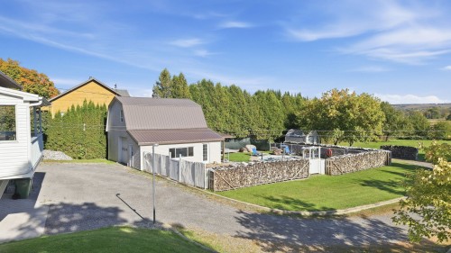Cour - 8754 Av. Royale, Château-Richer, QC 