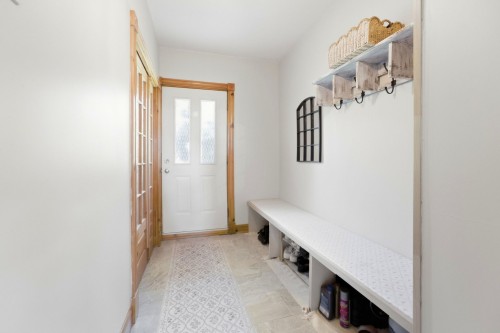 Hall d'entrée/Vestibule - 8754 Av. Royale, Château-Richer, QC 