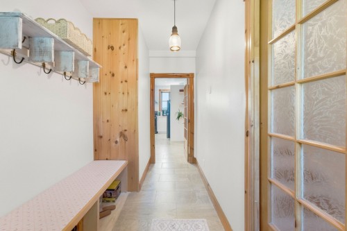 Hall d'entrée/Vestibule - 8754 Av. Royale, Château-Richer, QC 