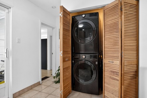 Salle de lavage - 14 Rue Sunny Acres, Baie-D'Urfé, QC 