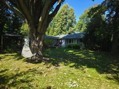 Cour - 14 Rue Sunny Acres, Baie-D'Urfé, QC 