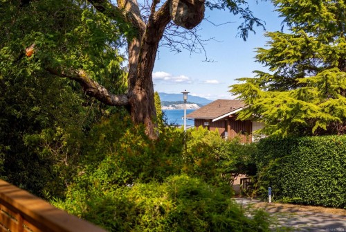 1601 Mileva Lane, Saanich, BC 