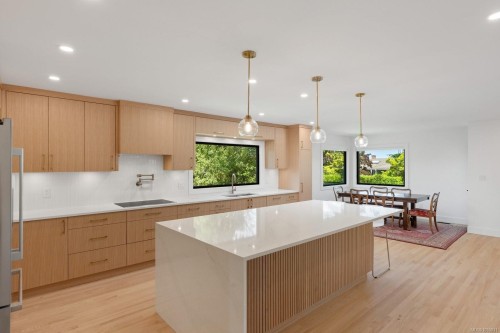 1601 Mileva Lane, Saanich, BC 