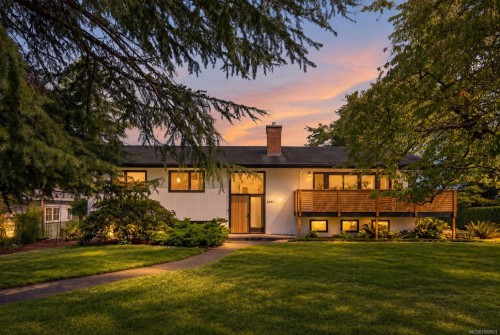 1601 Mileva Lane, Saanich, BC 